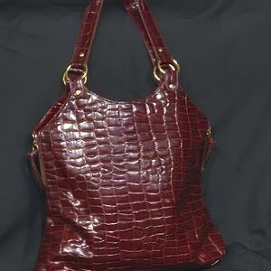 Chic Maroon Crocodile-Patterned Shoulder Bag